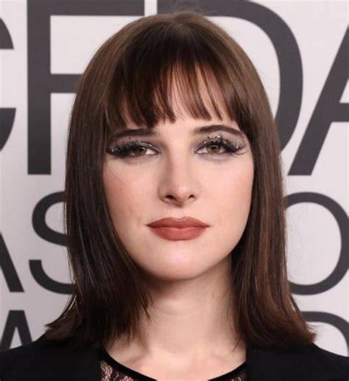 Hari Nef Net Worth