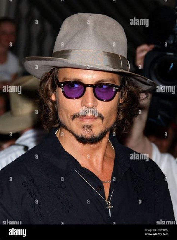  Johnny Depp attends the "Jeanne du Barry" photocall at the 76th annual Cannes film festival at Palais des Festivals on May 17, 2023 in Cannes, France. (Photo by Samir Hussein/WireImage) 
