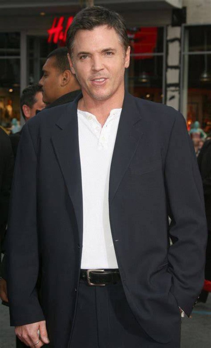 Nicholas Lea Net Worth