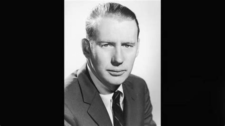 Robert MacNeil