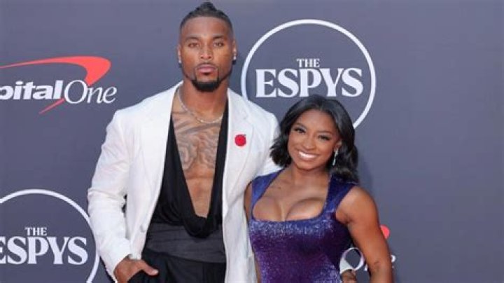 Simone Biles and Jonathan Owens engaged 1